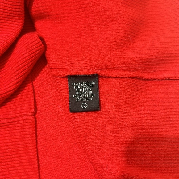 Cold shoulder sweater - Picture 6 of 6